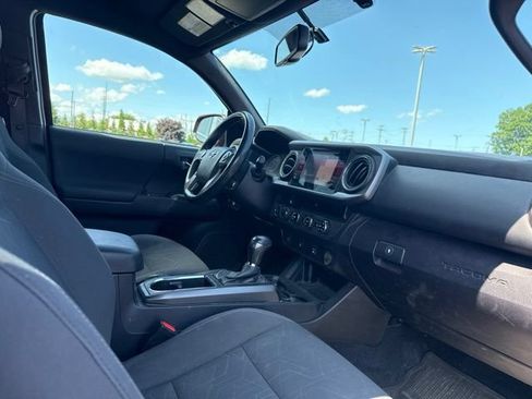 Used 2017 Toyota Tacoma TRD Sport w/ Tow Package (A/T) AWD/4WD image 23