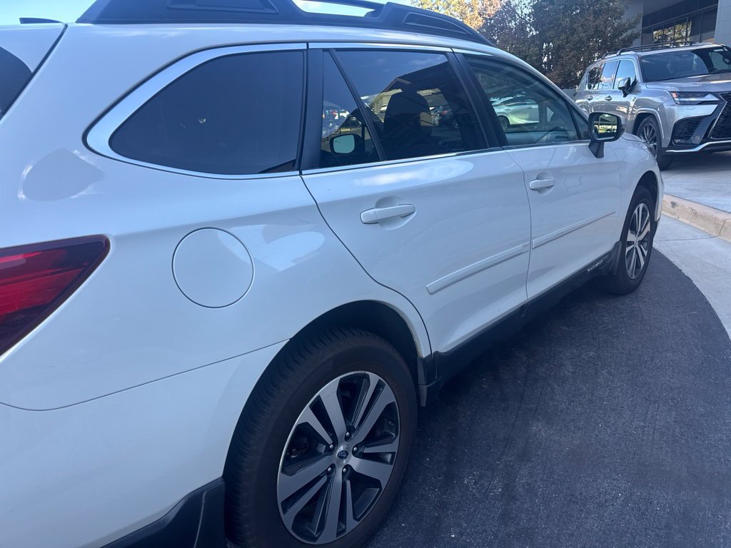 Used 2018 Subaru Outback 3.6R Limited AWD/4WD image 4