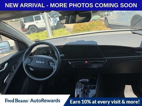 Used 2023 Kia Niro EX FWD image 11