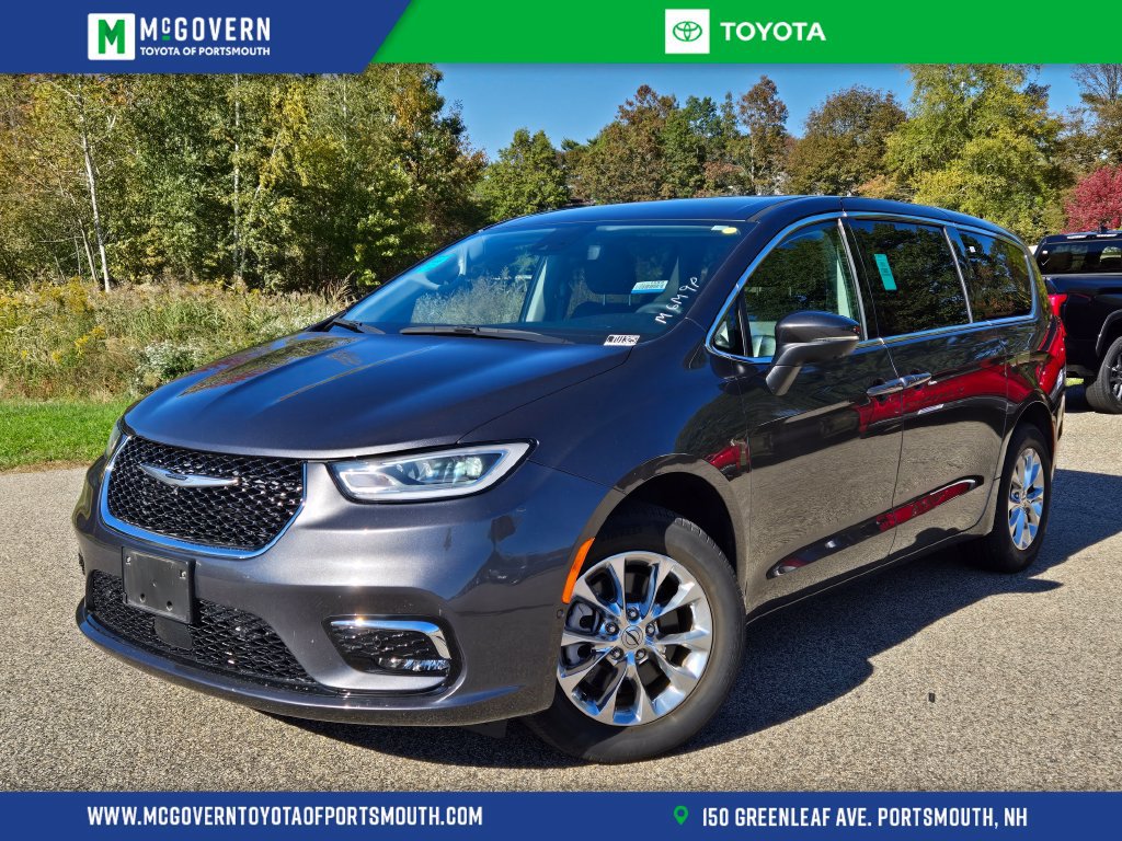 Used 2023 Chrysler Pacifica Touring-L AWD/4WD image 1