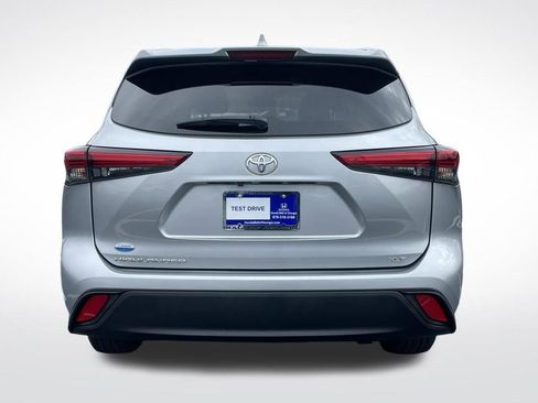 Used 2023 Toyota Highlander XLE image 5
