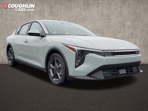 New 2025 Kia K4 LXS image 1