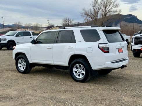 Used 2022 Toyota 4Runner SR5 Premium image 3