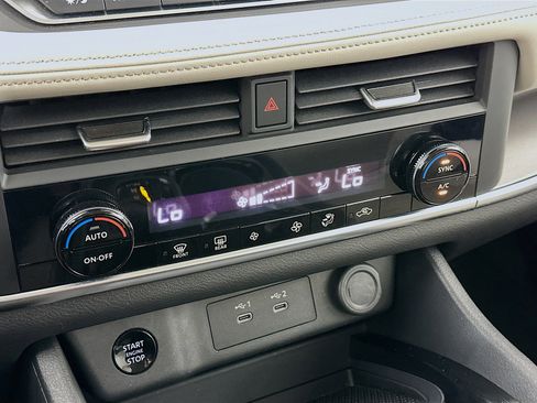 Used 2025 Nissan Rogue SV image 23