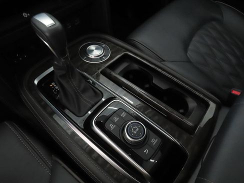 Used 2023 Nissan Armada Platinum w/ Captain's Chairs Package RWD image 16