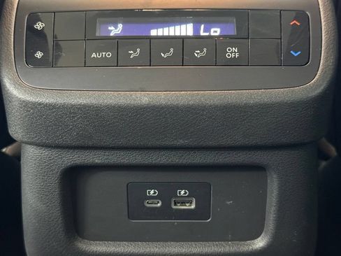 Used 2022 Nissan Pathfinder SL AWD/4WD image 25