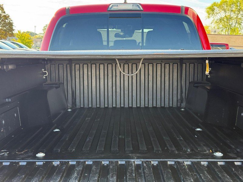 Used 2018 Toyota Tacoma TRD Sport AWD/4WD image 9