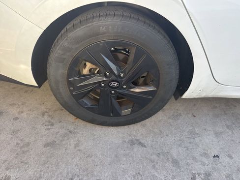 Used 2021 Hyundai Elantra SEL image 10