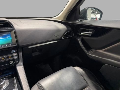 Used 2020 Jaguar F-PACE Prestige image 30