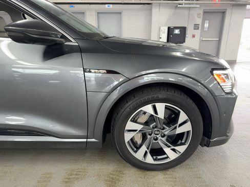 Used 2021 Audi e-tron Premium Plus w/ Premium Plus Package image 12
