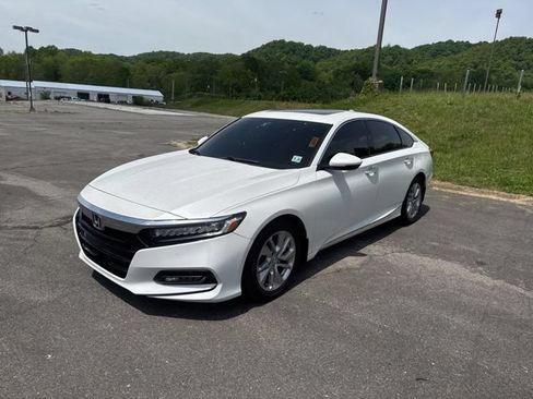 Used 2018 Honda Accord Touring image 4