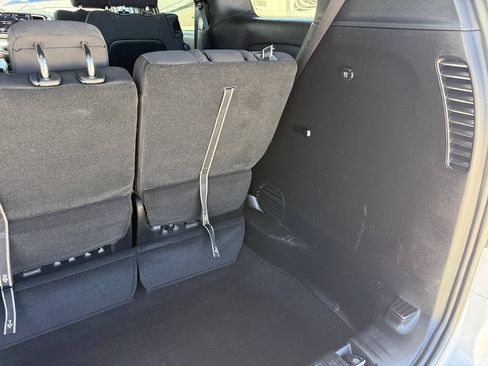 Used 2024 Chrysler Pacifica Touring FWD image 29