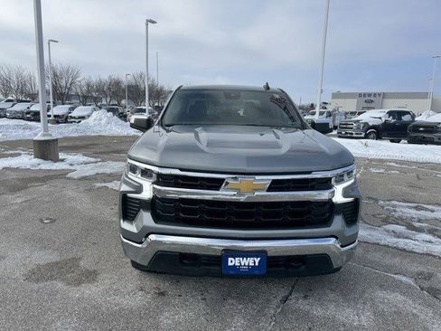 Used 2025 Chevrolet Silverado 1500 LT image 2