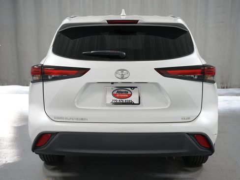 Certified 2024 Toyota Highlander XLE image 7