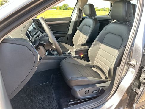 Used 2024 Volkswagen Jetta SE w/ Panoramic Sunroof Package image 11