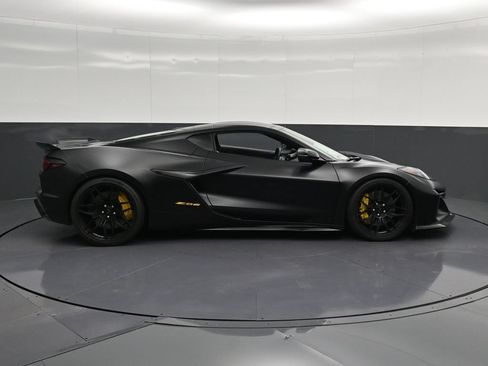 Used 2025 Chevrolet Corvette Z06 RWD image 4