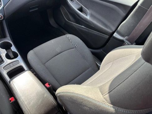Used 2017 Chevrolet Cruze LT w/ Convenience Package image 14