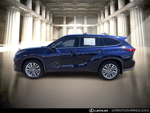 Used 2023 Toyota Highlander Platinum FWD image 7