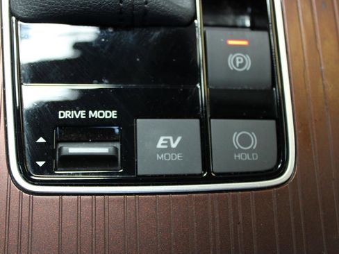 Used 2024 Toyota Sienna XLE AWD/4WD image 22