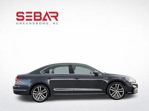 Used 2017 Volkswagen Passat 1.8T R-Line w/ R-Line Lighting Package FWD image 9