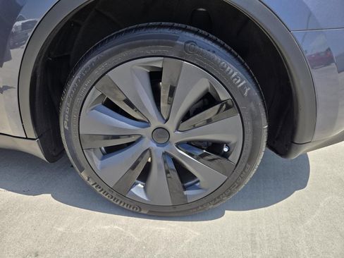 Used 2023 Tesla Model Y Long Range AWD/4WD image 29