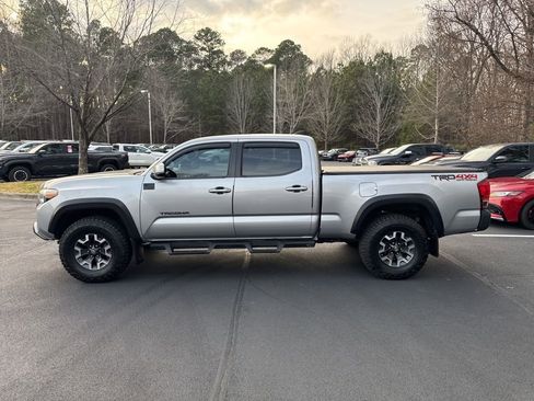 Used 2017 Toyota Tacoma TRD Off-Road image 13