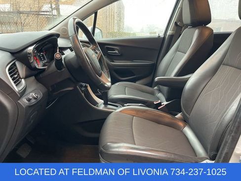 Certified 2022 Chevrolet Trax LT w/ LT Convenience Package image 18