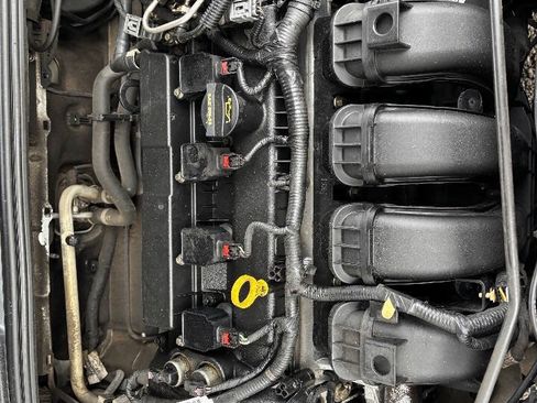Used 2014 Ford Focus SE w/ SE Sport Package FWD image 27