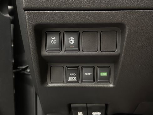 Used 2020 Nissan Rogue Sport SV image 21