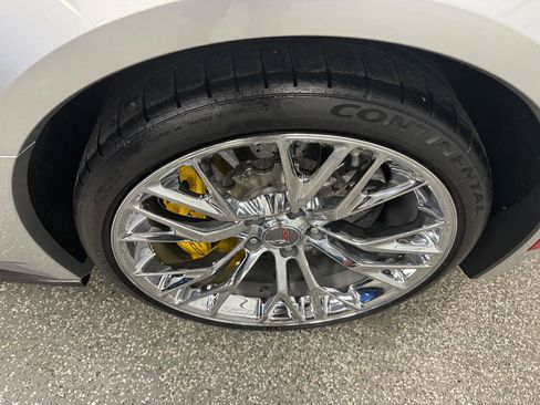 Used 2016 Chevrolet Corvette Z06 w/ 3LZ Preferred Equipment Group RWD image 28