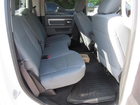 Used 2019 RAM 1500 Classic SLT AWD/4WD image 32