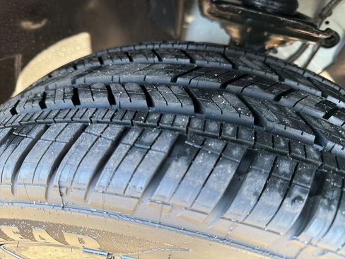 New 2025 Volkswagen Taos SEL image 25