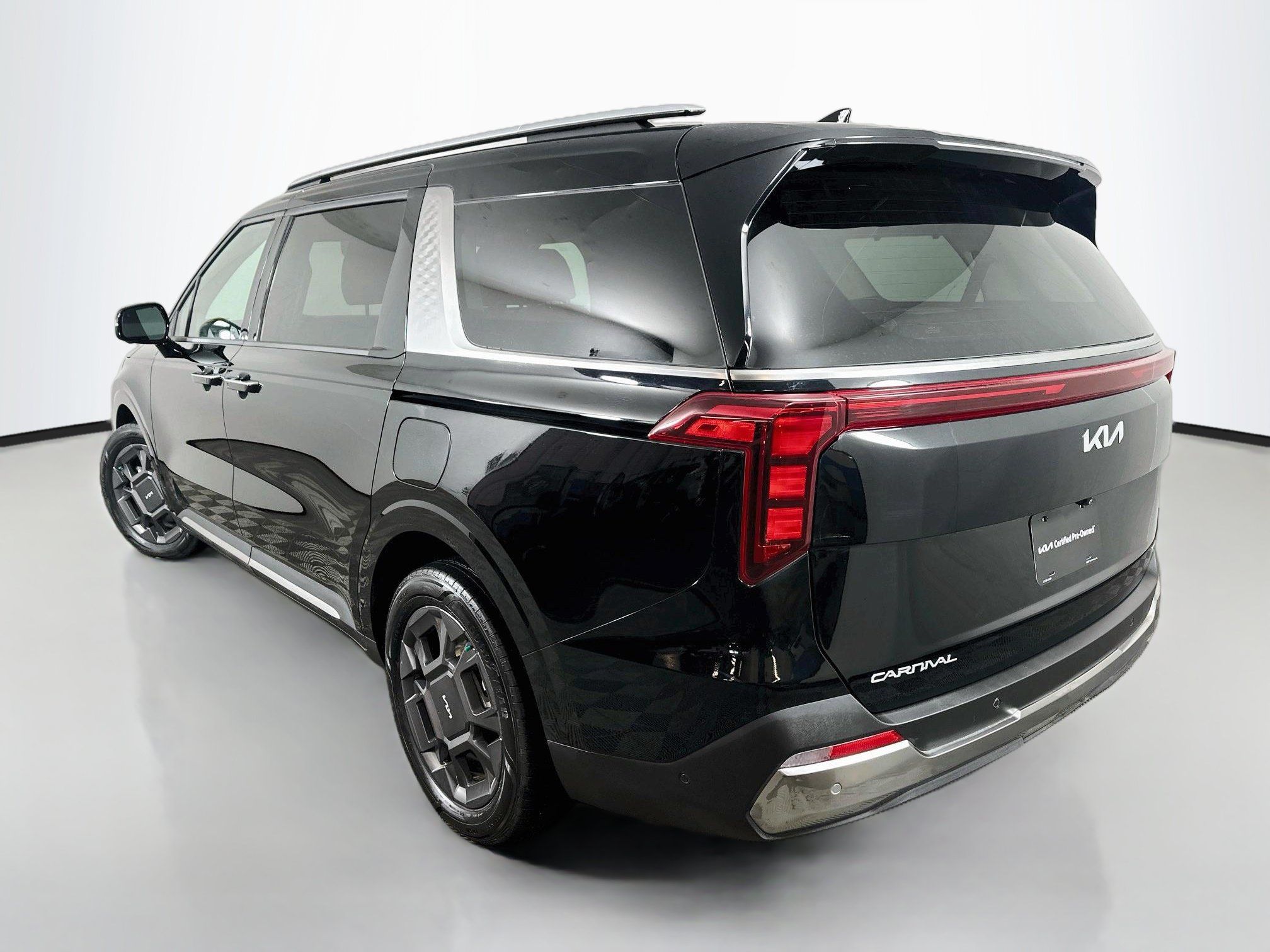 Certified 2026 Kia Carnival SX FWD image 5