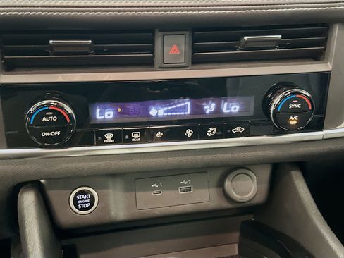 Used 2023 Nissan Rogue SV AWD/4WD image 24