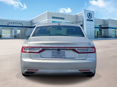 Used 2019 Lincoln Continental Premiere FWD image 5