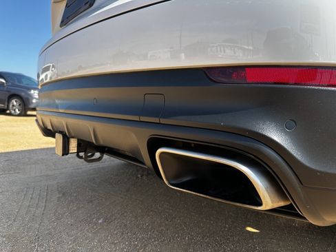 Used 2022 Porsche Cayenne Platinum Edition image 12