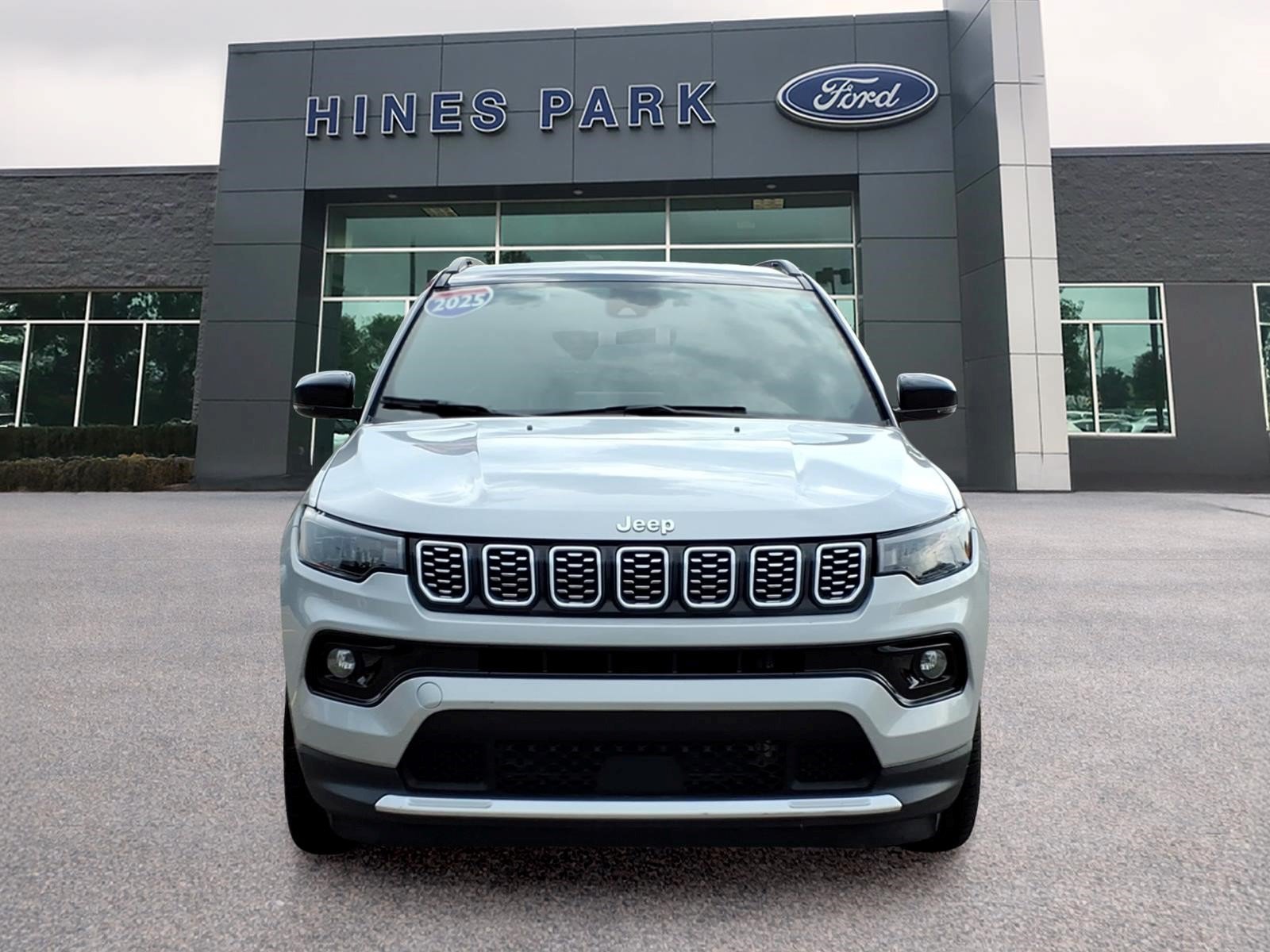 Used 2025 Jeep Compass Limited AWD/4WD image 2