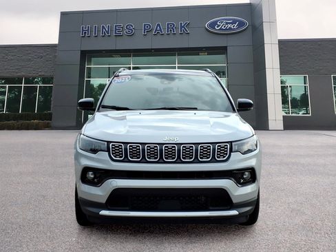 Used 2025 Jeep Compass Limited AWD/4WD image 2