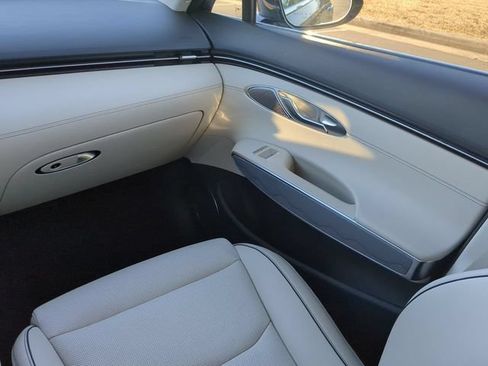 Used 2022 Genesis GV70 2.5T w/ Advanced Package AWD/4WD image 16