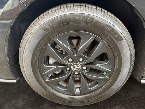 Used 2021 Toyota Sienna LE image 36