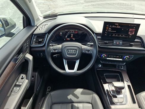 Used 2023 Audi Q5 2.0T Premium Plus w/ Premium Plus Package AWD/4WD image 12