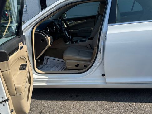 Used 2013 Chrysler 300 image 7