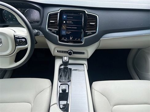 Used 2022 Volvo XC90 T5 Momentum w/ Advanced Package image 19