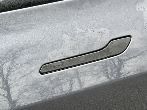 Used 2023 Tesla Model 3 Standard Range image 33