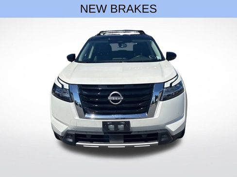Used 2023 Nissan Pathfinder SL AWD/4WD image 2