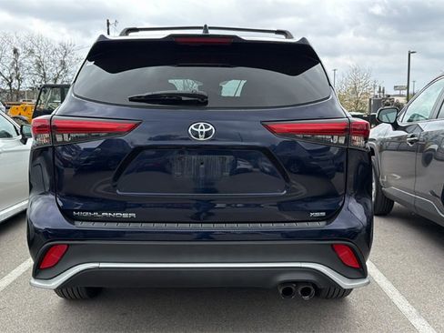 Used 2023 Toyota Highlander XSE image 6