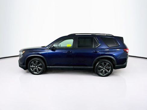 Used 2025 Honda Pilot Sport image 4