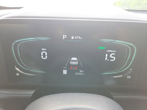 Used 2025 Kia Niro LX FWD image 2