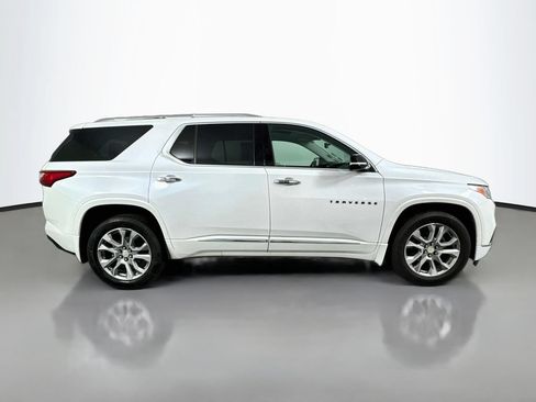 Used 2019 Chevrolet Traverse Premier w/ LPO, Blackout Package AWD/4WD image 5