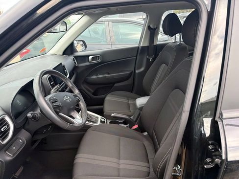 Used 2026 Hyundai Venue SEL FWD image 2